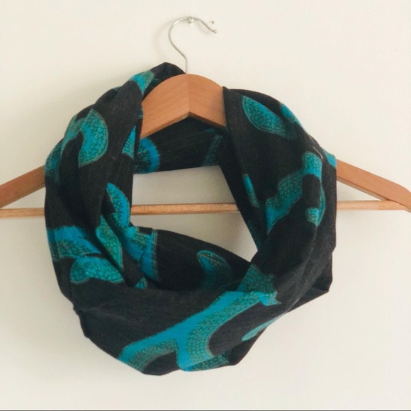 Infinity Scarf 🧣 - Picture 4 of 4